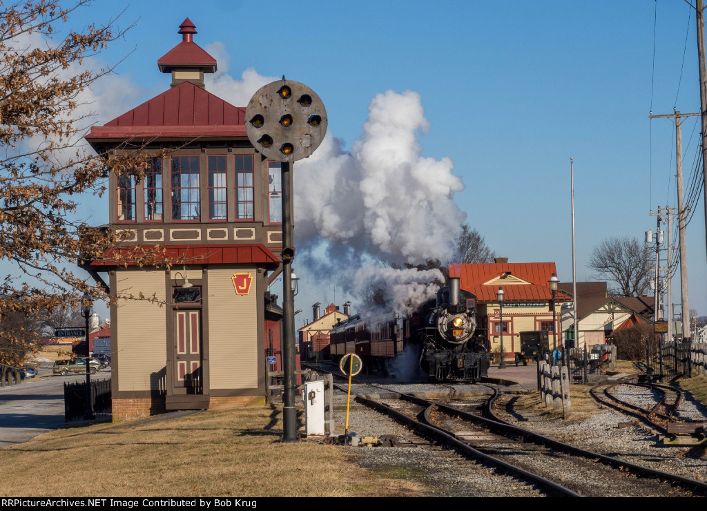 The Pequea Cannonball arriving back at the Strasburg depot.